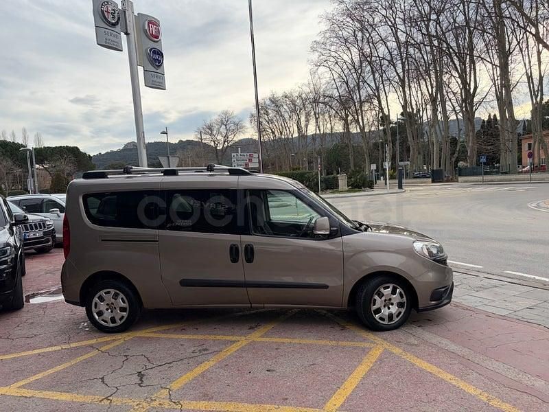 Usado Fiat Doblò Lounge 120 CV (88 kW) 2017 Marrón Monovolumen