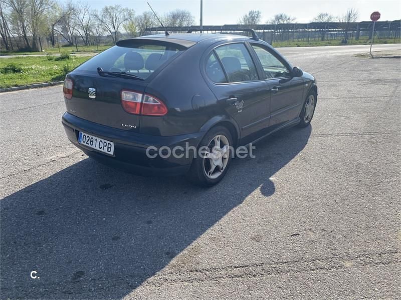 Usado Seat Leon 105 CV (77 kW) 2003 Negro Utilitario