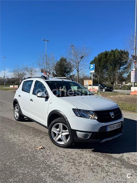 Usado Dacia Sandero Stepway 90 CV (66 kW) 2014 Blanco Berlina