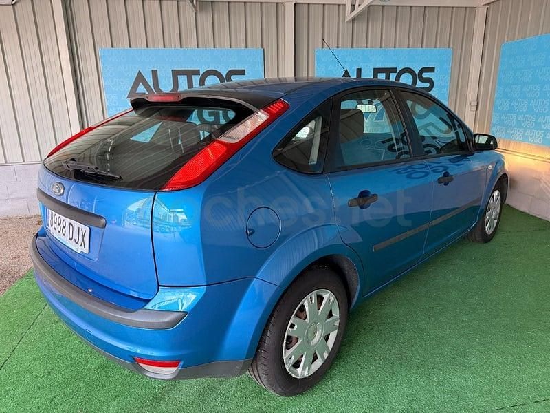 Usado Ford Focus Trend 100 CV (73 kW) 2005 Azul Berlina