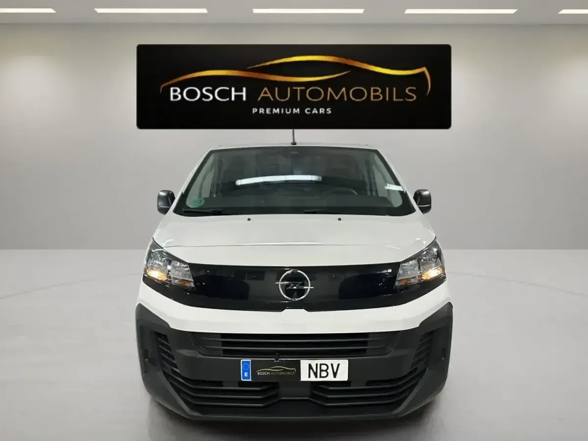 Usado Opel Vivaro 120 CV (88 kW) 2025 Blanco Monovolumen