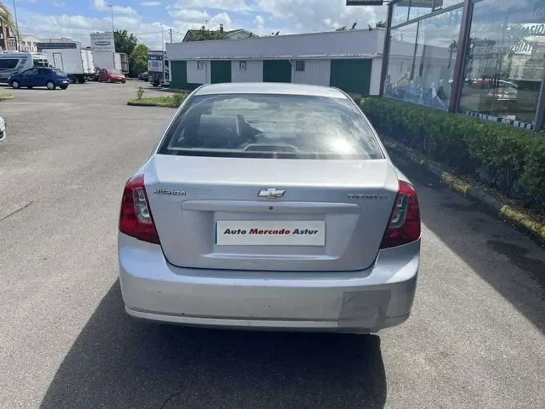 Usado Chevrolet Nubira CDX 122 CV (89 kW) 2003 Gris Berlina