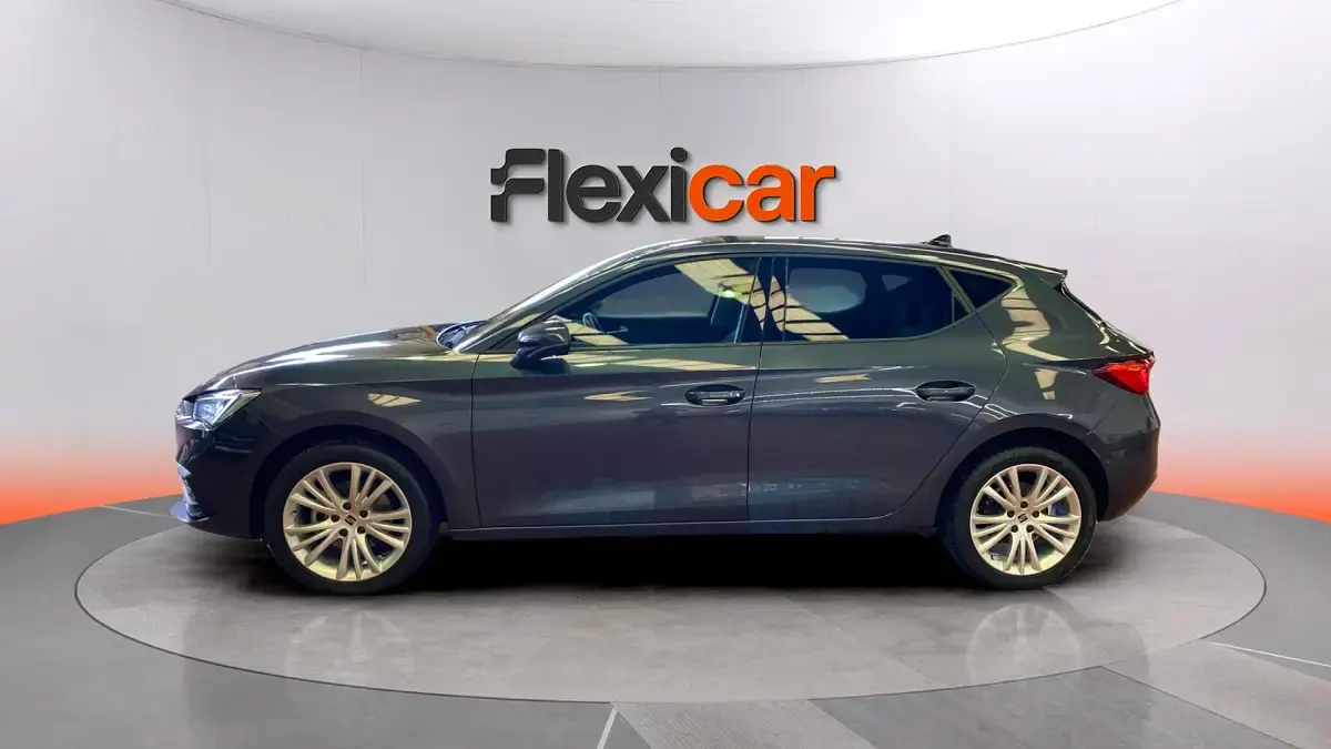 Usado Seat Leon Style 150 CV (110 kW) 2024 Azul Berlina