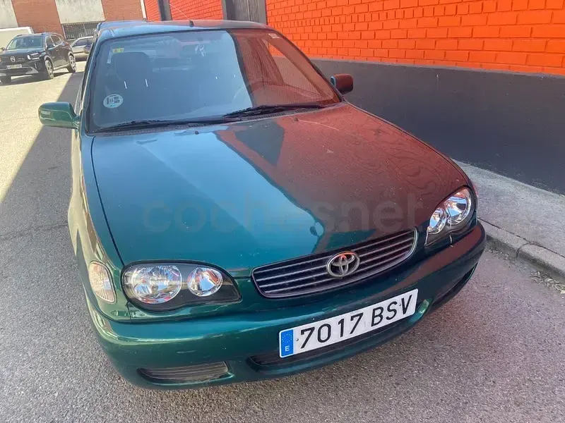 Usado Toyota Corolla Terra 97 CV (71 kW) 2002 Verde Berlina
