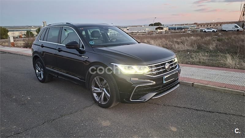 Usado VW Tiguan R-line 150 CV (110 kW) 2021 Negro SUV