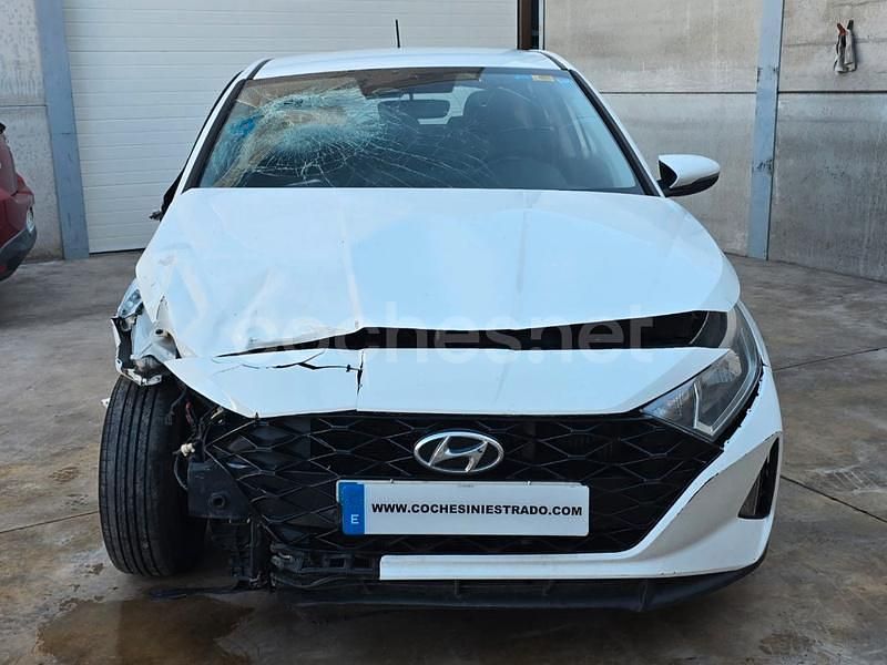 Usado Hyundai i20 100 CV (73 kW) 2021 Blanco Berlina
