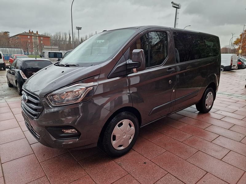 Gris Usado 2022 Ford Transit Custom Trend Familiar | 26.900 € (Un poco caro) - Imagen 1/4