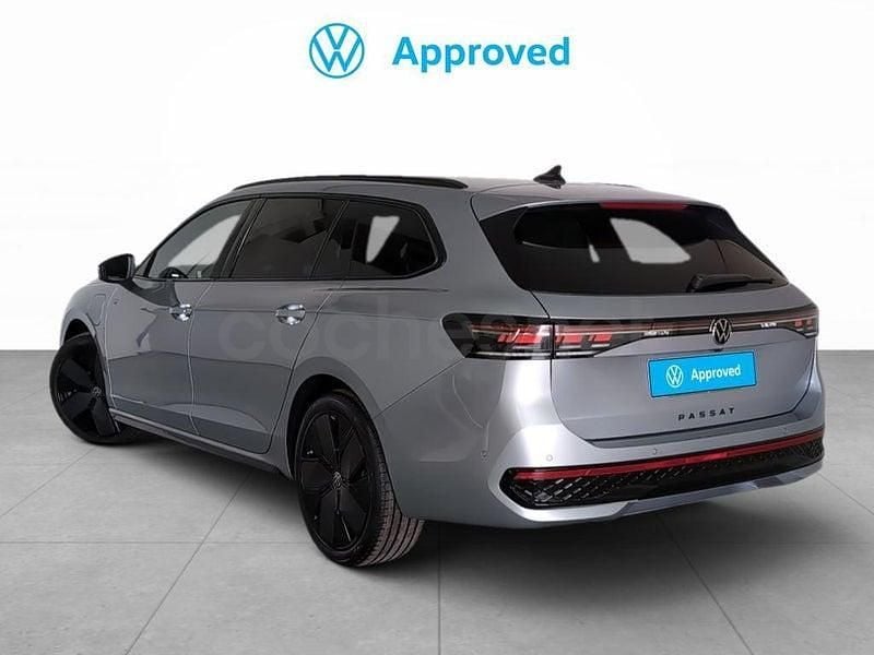 Usado VW Passat R-line 272 CV (200 kW) 2025 Gris / plata Familiar
