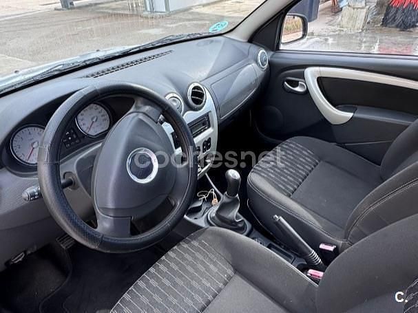 Usado Dacia Sandero Lauréate 75 CV (55 kW) 2012 Gris / plata Berlina