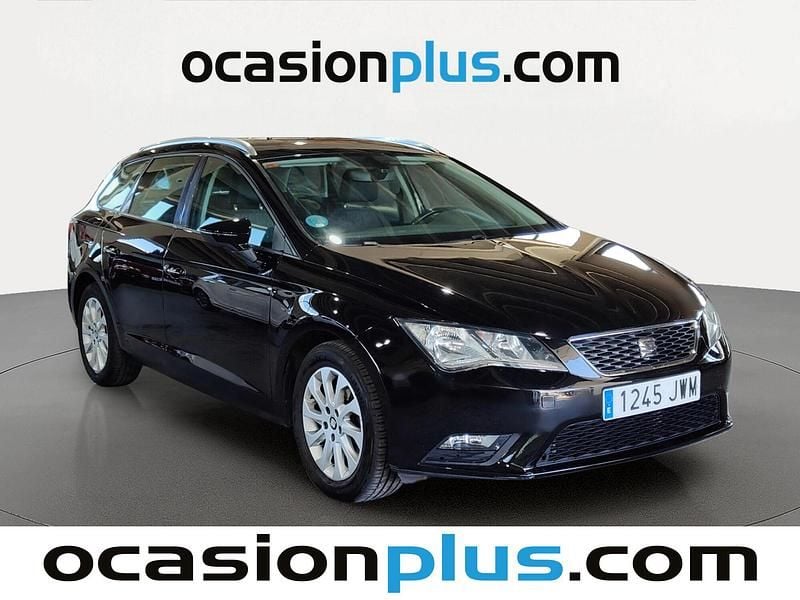 Usado Seat Leon Style 110 CV (80 kW) 2017 Negro Familiar