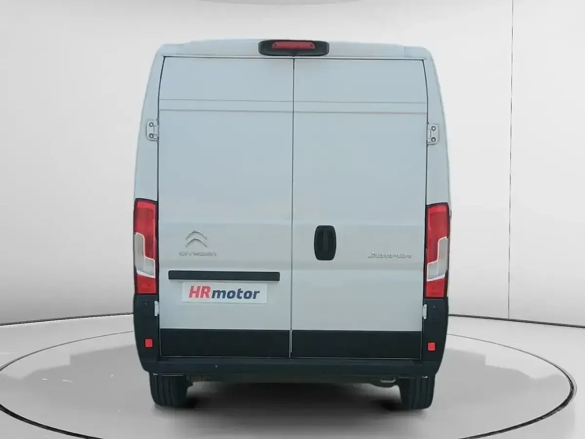 Usado Citroën Jumper 140 CV (102 kW) 2023 Blanco Monovolumen