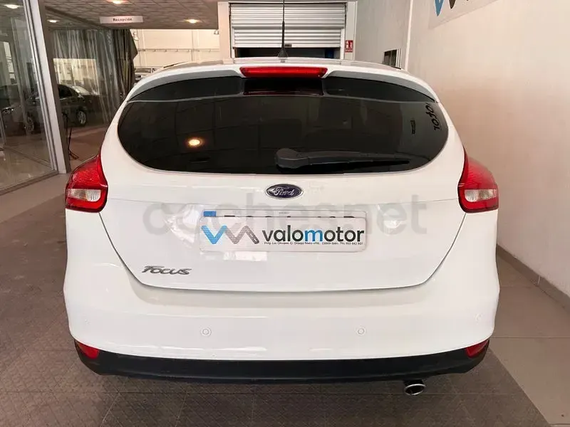 Usado Ford Focus Titanium 150 CV (110 kW) 2015 Blanco Berlina