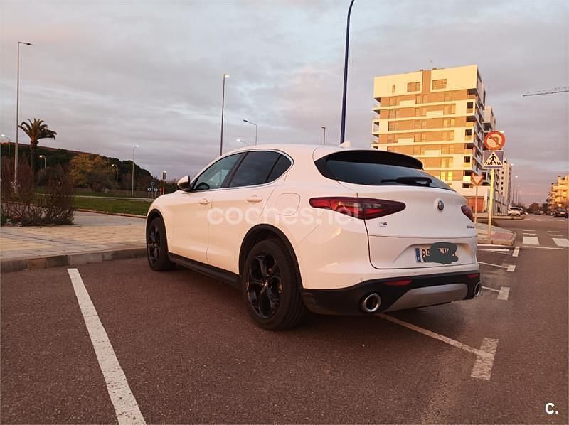 Blanco Usado 2019 Alfa Romeo Stelvio Sprint SUV | 27.950 € (Caro) - Imagen 1/4