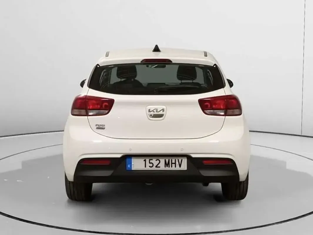 Usado Kia Rio 101 CV (74 kW) 2023 Blanco Utilitario