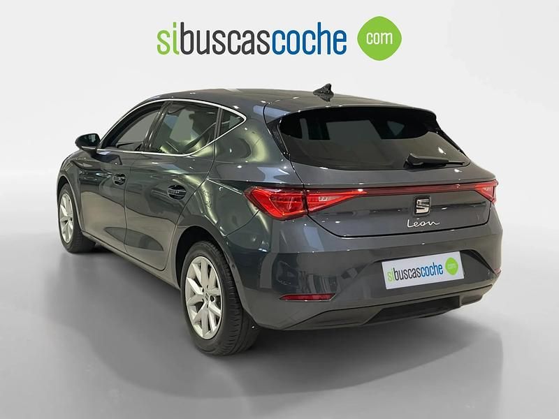 Usado Seat Leon Style 116 CV (85 kW) 2025 Gris/plata