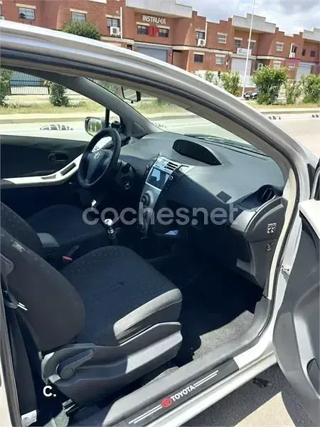 Occasion Toyota Yaris Luna 87 PK (63 kW) 2007 Grijs Hatchback