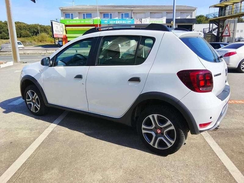 Usado Dacia Sandero Comfort 91 CV (66 kW) 2019 Blanco Utilitario