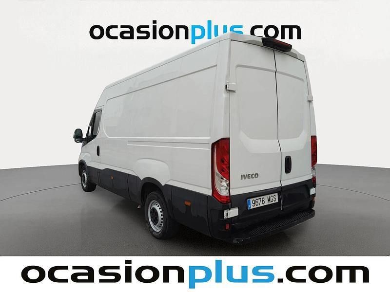 Usado Iveco Daily 156 CV (114 kW) 2023 Blanco Berlina