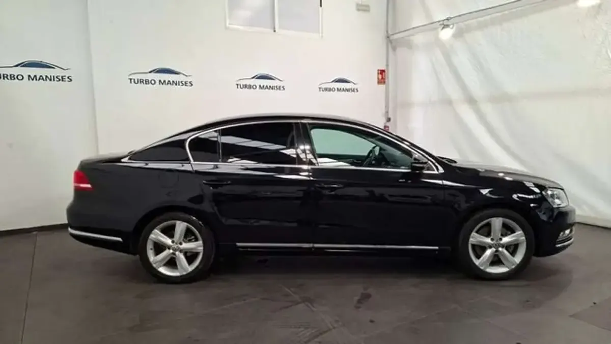 Usado VW Passat Exclusive 140 CV (102 kW) 2013 Negro Familiar