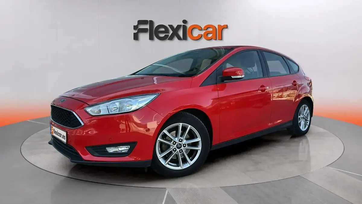 Usado Ford Focus Trend 101 CV (74 kW) 2018 Rojo Berlina