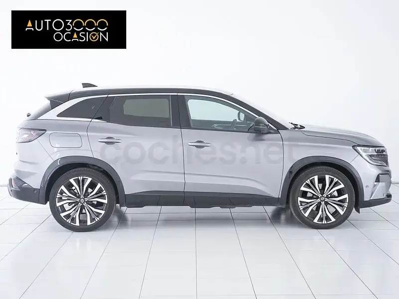 Usado Renault Austral Iconic 200 CV (147 kW) 2023 Gris / plata SUV