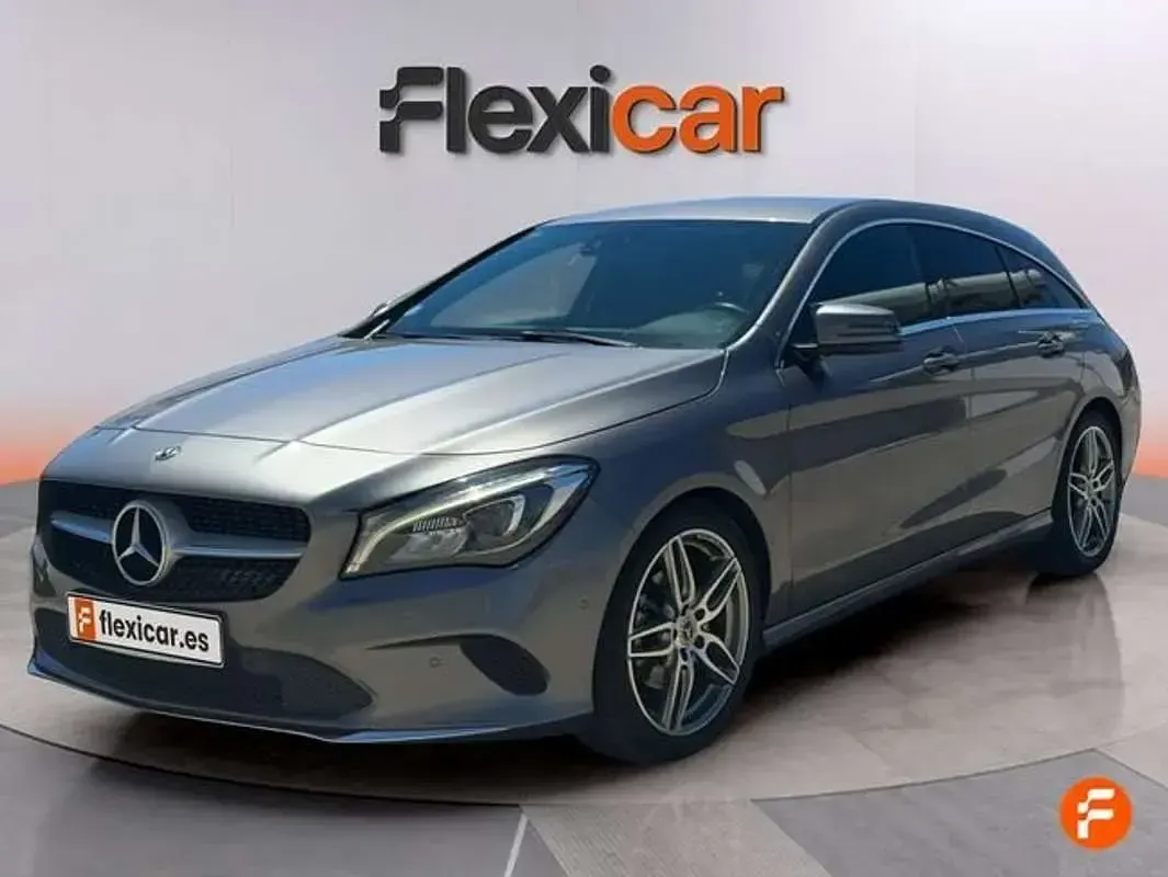 Usado Mercedes CLA180 Shooting Brake 136 CV (100 kW) 2019 Gris Familiar