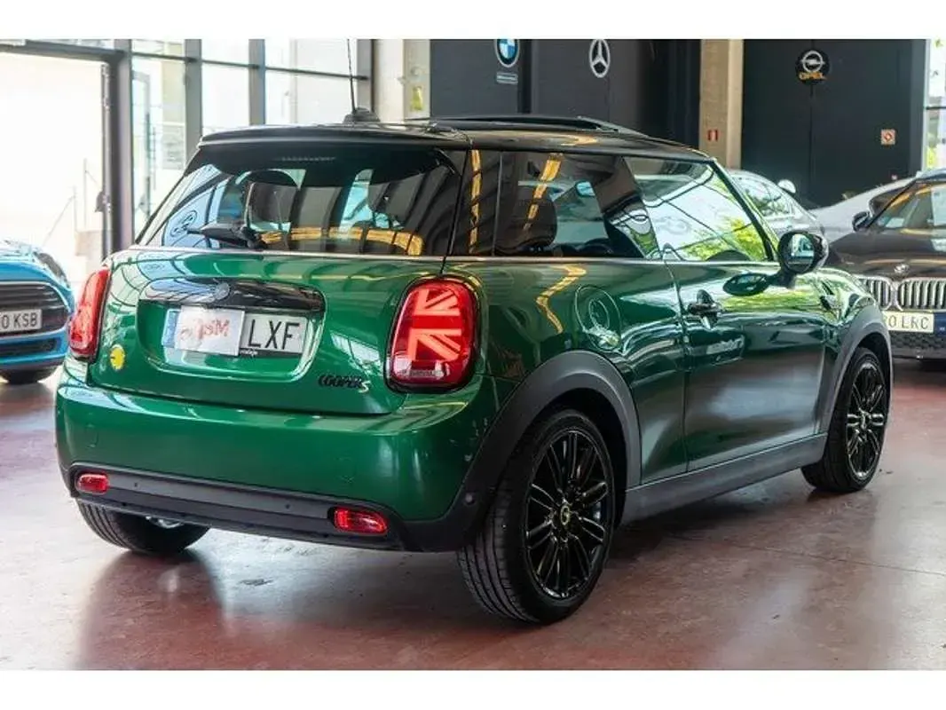 Usado Mini Cooper SE 135 kW (184 CV) 2022 Verde Utilitario