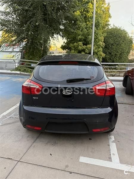 Azul Usado 2012 Kia Rio Berlina | 5900 € (Buen precio) - Imagen 1/1