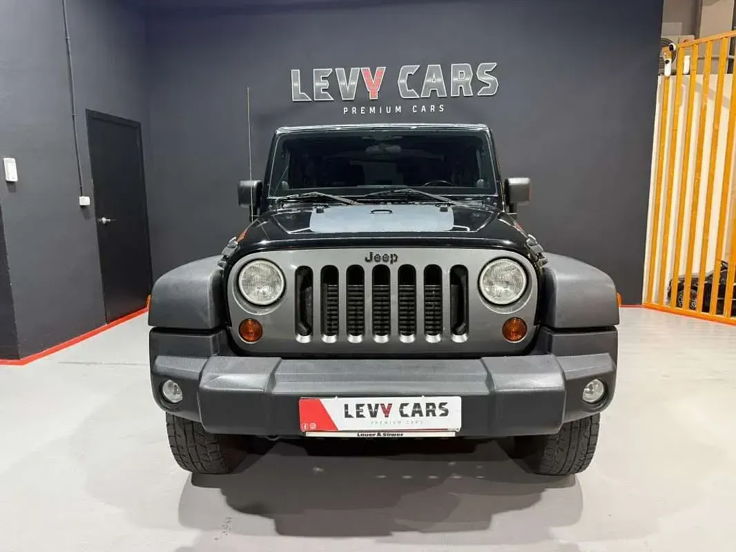 Usado Jeep Wrangler 200 CV (147 kW) 2012 Negro SUV