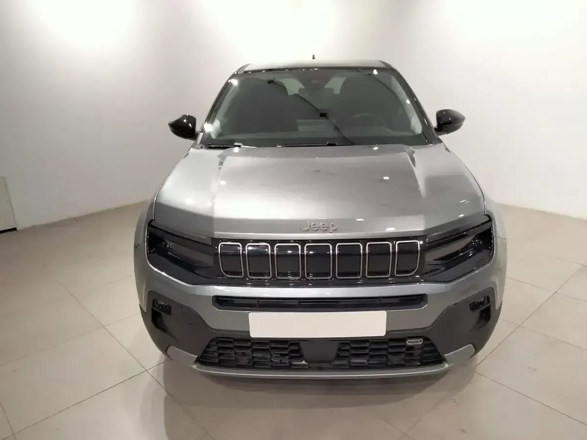 Begagnad Jeep Avenger Summit 100 HK (73 kW) 2024 Grå SUV