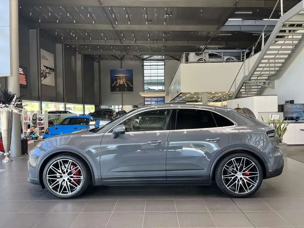 Usado Porsche Macan 380 kW (517 CV) 2026 Gris SUV