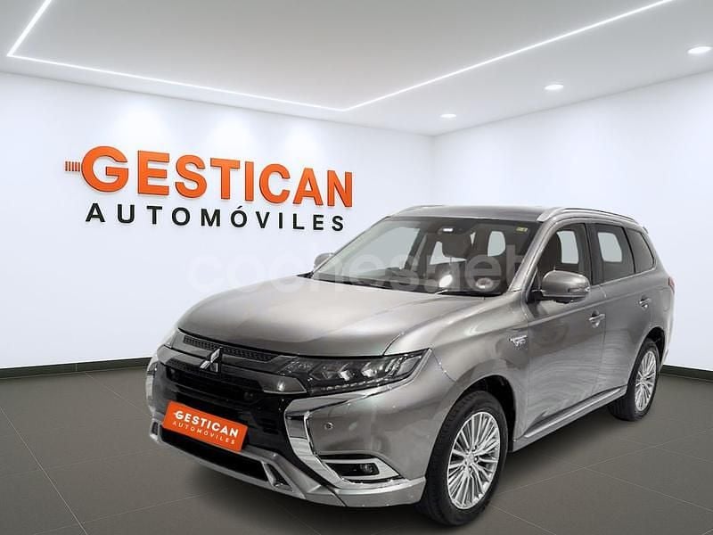Gris / plata Usado 2022 Mitsubishi Outlander P-HEV SUV | 24.990 € (Precio justo) - Imagen 1/4