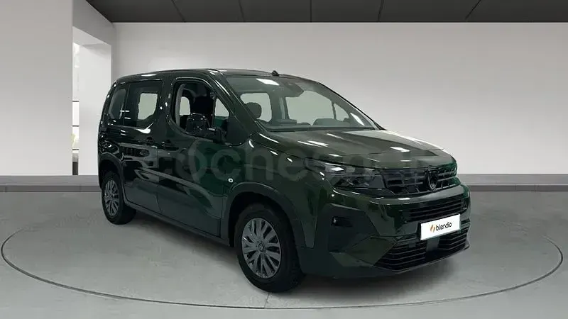 Usado Peugeot Rifter Allure 100 CV (73 kW) 2025 Verde Monovolumen