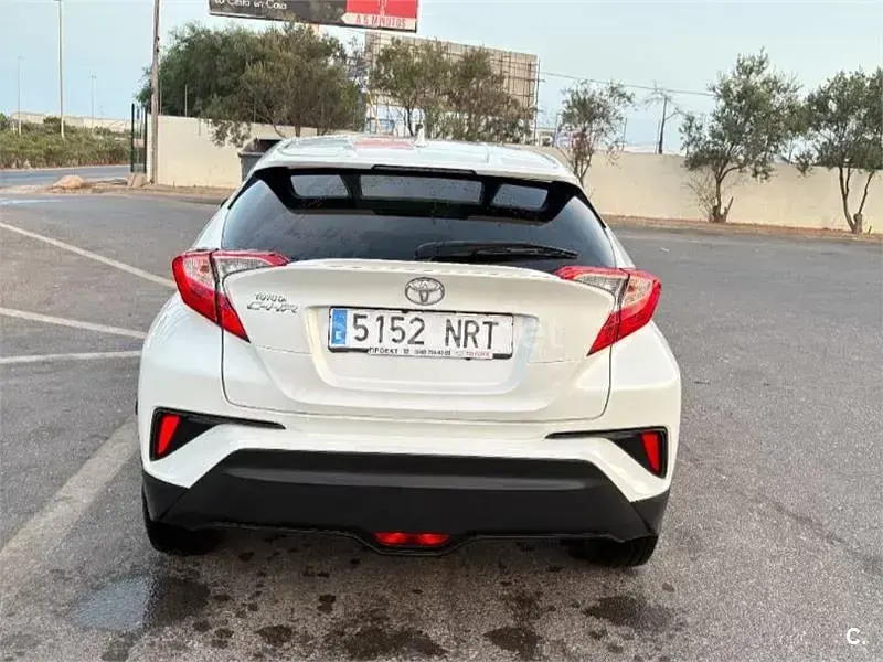 Usado Toyota C-HR Advance 122 CV (89 kW) 2018 Blanco SUV
