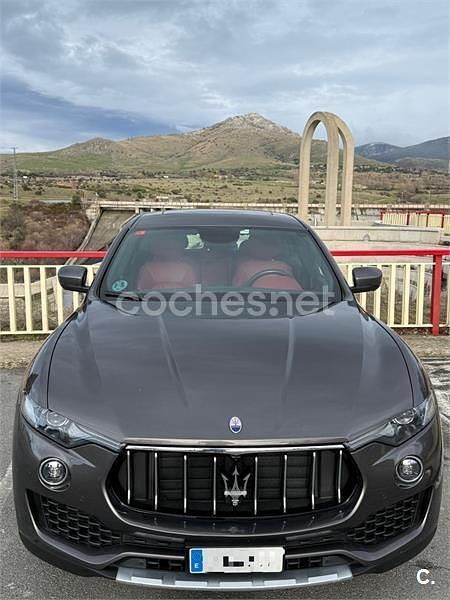 Usado Maserati Levante GranLusso 430 CV (316 kW) 2017 Gris / plata SUV