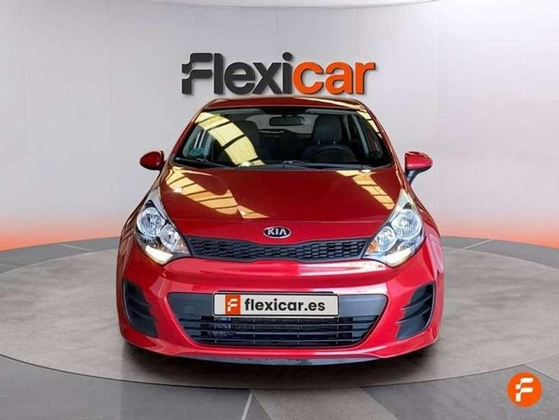 Usado Kia Rio 84 CV (61 kW) 2017 Rojo Utilitario