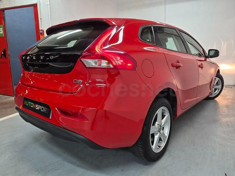 Usado Volvo V40 Momentum 120 CV (88 kW) 2016 Rojo Berlina
