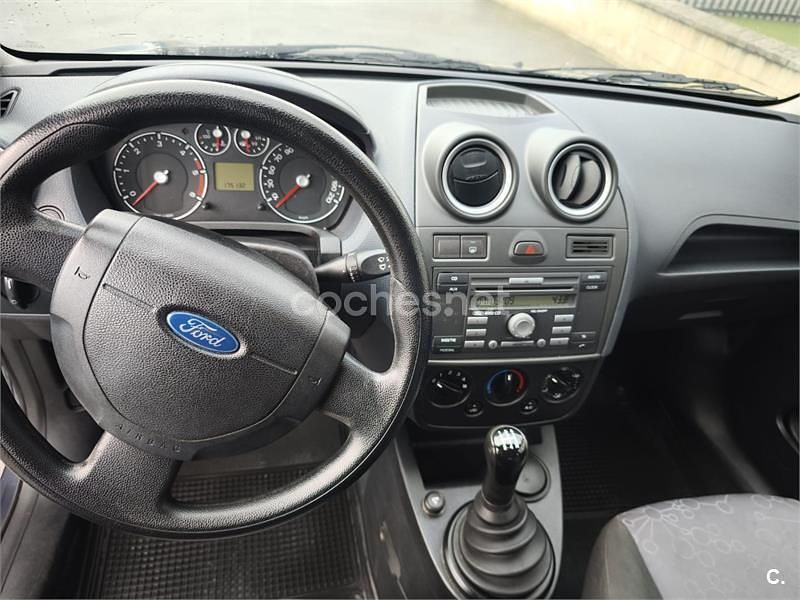 Usado Ford Fiesta Ambiente 68 CV (50 kW) 2008 Gris / plata Berlina