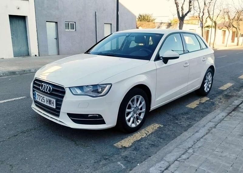Usado Audi A3 Sportback 105 CV (77 kW) 2014 Blanco Utilitario