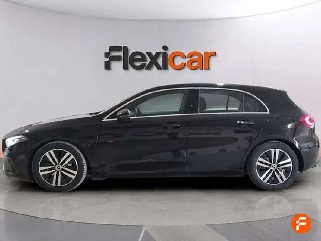 Usado Mercedes A180 109 CV (80 kW) 2022 Negro Utilitario