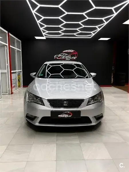 Usado Seat Leon Style 150 CV (110 kW) 2013 Gris / plata Berlina