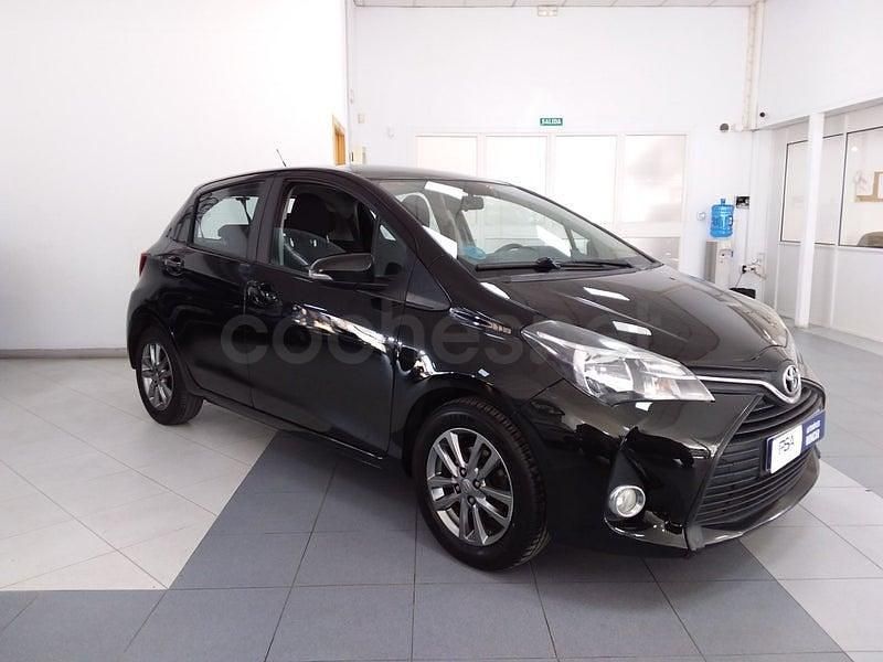 Usado Toyota Yaris Active 69 CV (50 kW) 2017 Negro Berlina