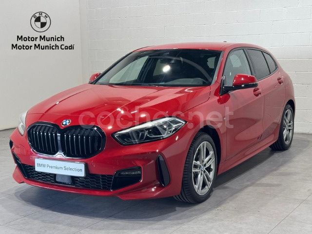 Rojo Usado 2024 BMW 118 Comfort Edition Utilitario | 30.575 € (Precio justo) - Imagen 1/4