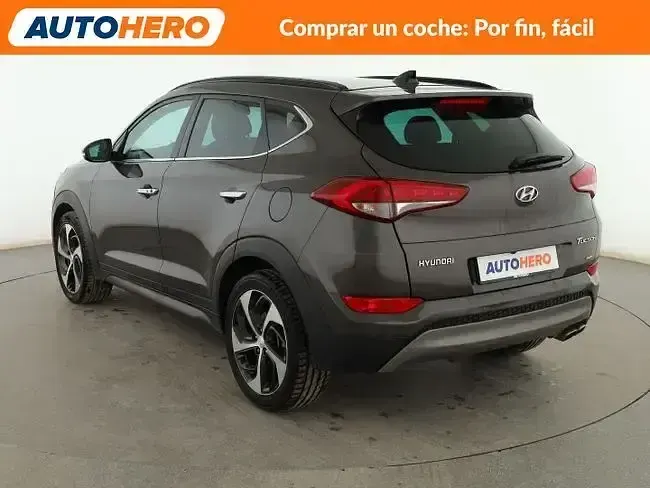 Usado Hyundai Tucson Style 177 CV (130 kW) 2016 Gris SUV