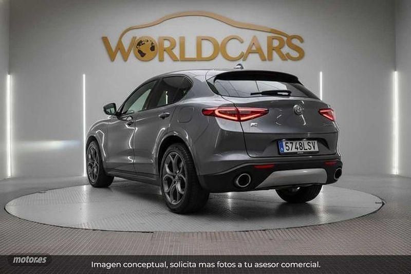 Usado Alfa Romeo Stelvio Sprint 190 CV (139 kW) 2021 Gris SUV