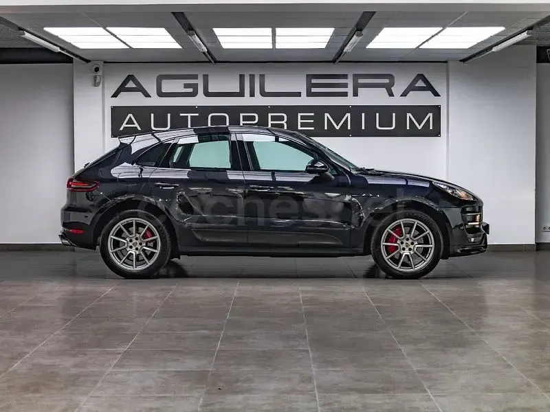 Käytetty Porsche Macan Turbo 400 HP (294 kW) 2014 Musta Katumaasturi