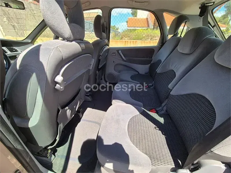 Usado Citroën Xsara Picasso Exclusive 92 CV (67 kW) 2006 Blanco Monovolumen
