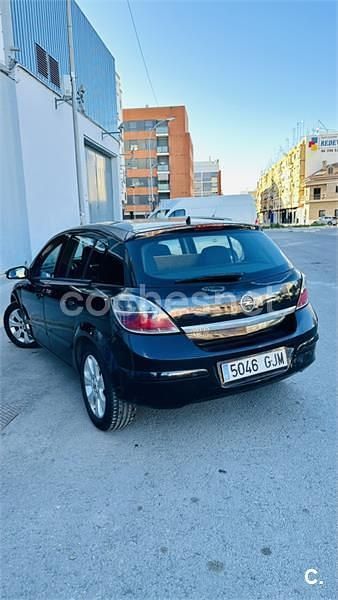 Usado Opel Astra Sport 120 CV (88 kW) 2008 Negro Berlina