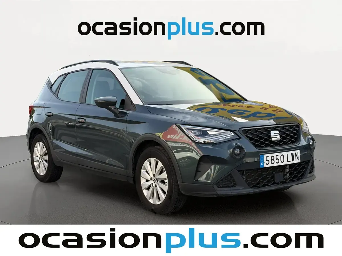 Usado Seat Arona Style Plus 110 CV (80 kW) 2022 Verde SUV