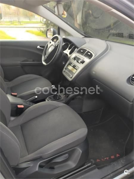 Usado Seat Altea XL Reference 105 CV (77 kW) 2014 Gris / plata Monovolumen